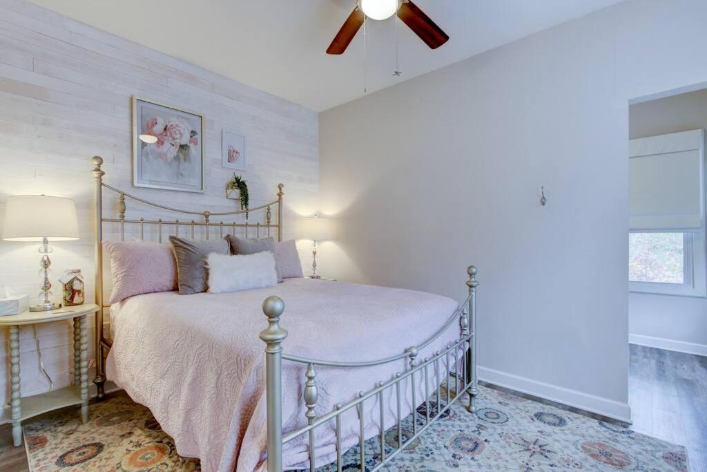 Spring Bungalow - A Cozy Getaway In Downtown Hot Springs! エクステリア 写真