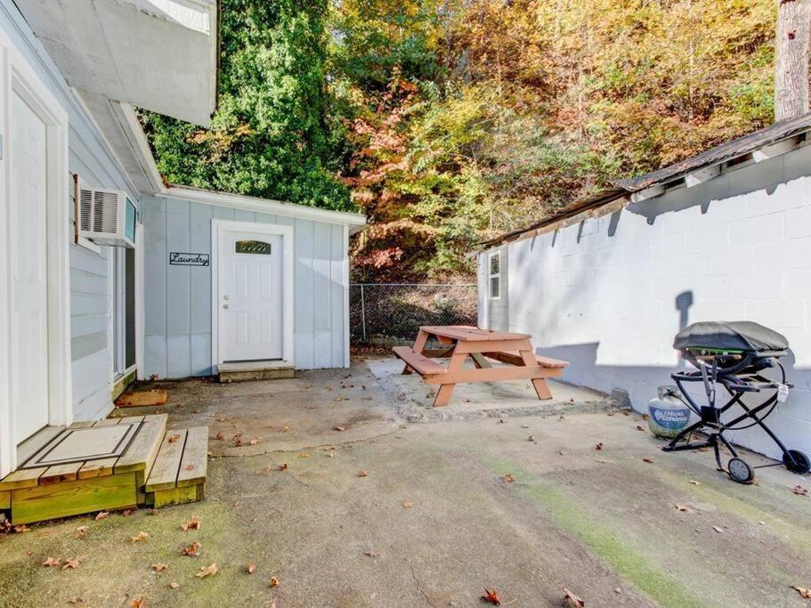 Spring Bungalow - A Cozy Getaway In Downtown Hot Springs! エクステリア 写真
