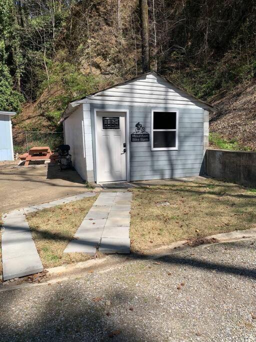 Spring Bungalow - A Cozy Getaway In Downtown Hot Springs! エクステリア 写真